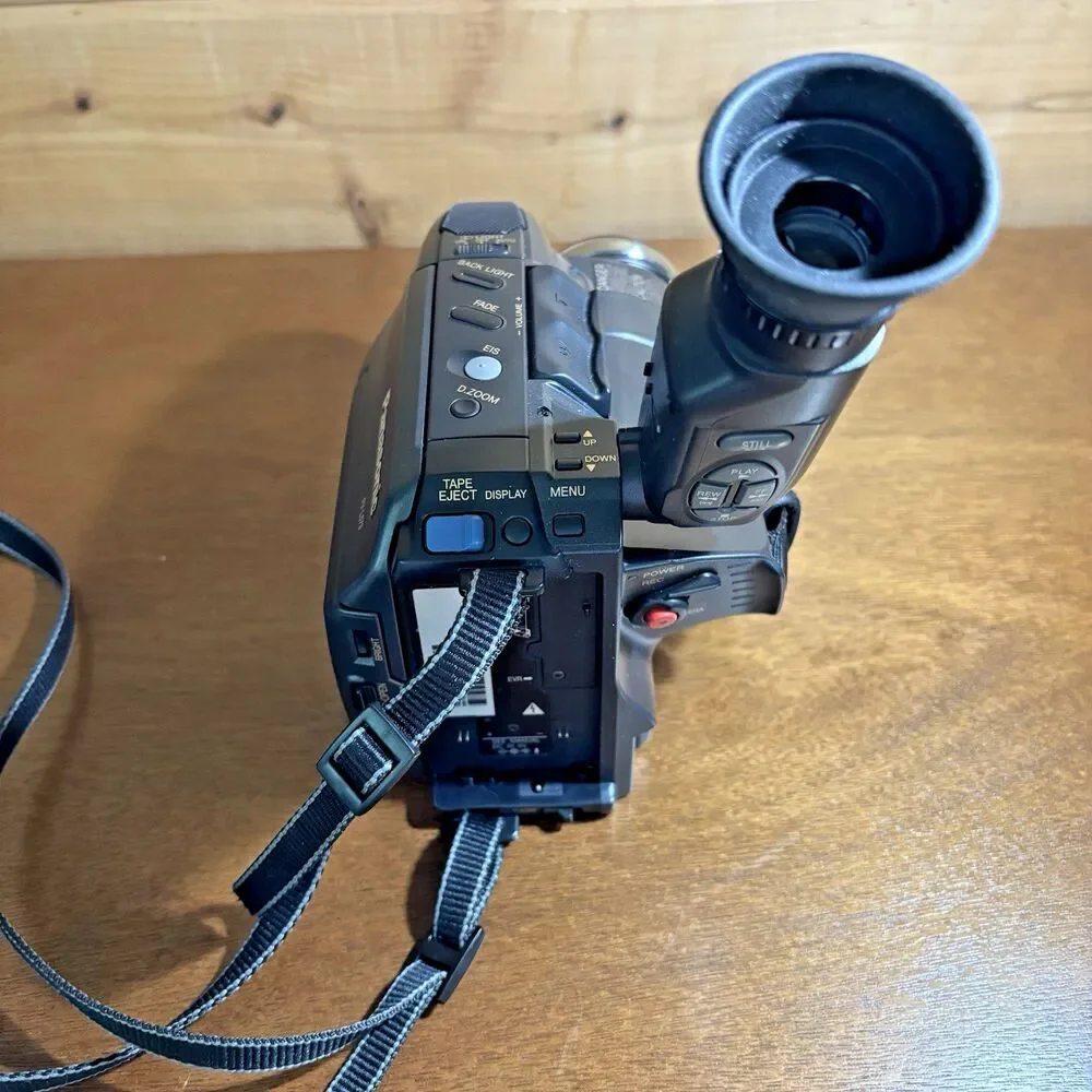 Panasonic PV-L559 VHS-C Analog Camcorder Parts Only Camera, Bag, Manuel Included